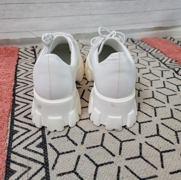 SO ME WHITE LACE UP PLATFORM OXFORDS, SZ 8 - Picture 6 of 11